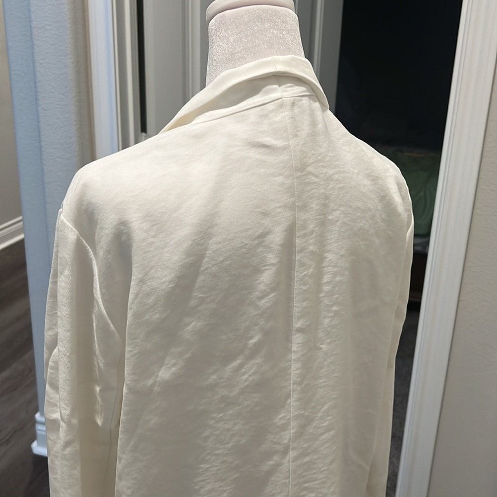 L'Academie Castaway Blazer in White - Picture 8 of 9